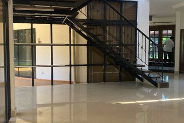 Beautiful Bungalow House With Pool Titiwangsa, Kuala Lumpur For Rent