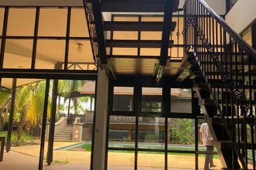 Beautiful Bungalow House With Pool Titiwangsa, Kuala Lumpur For Rent