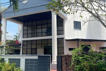 Beautiful Bungalow House With Pool Titiwangsa, Kuala Lumpur For Rent