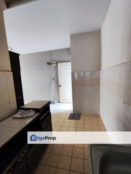 Nice Unit Blok Anggerik Taman Desaminium Flora Apartment, Selangor, Puchong South