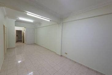 Pangsapuri Permata Merah (Red Ruby), Taman Universiti Indah