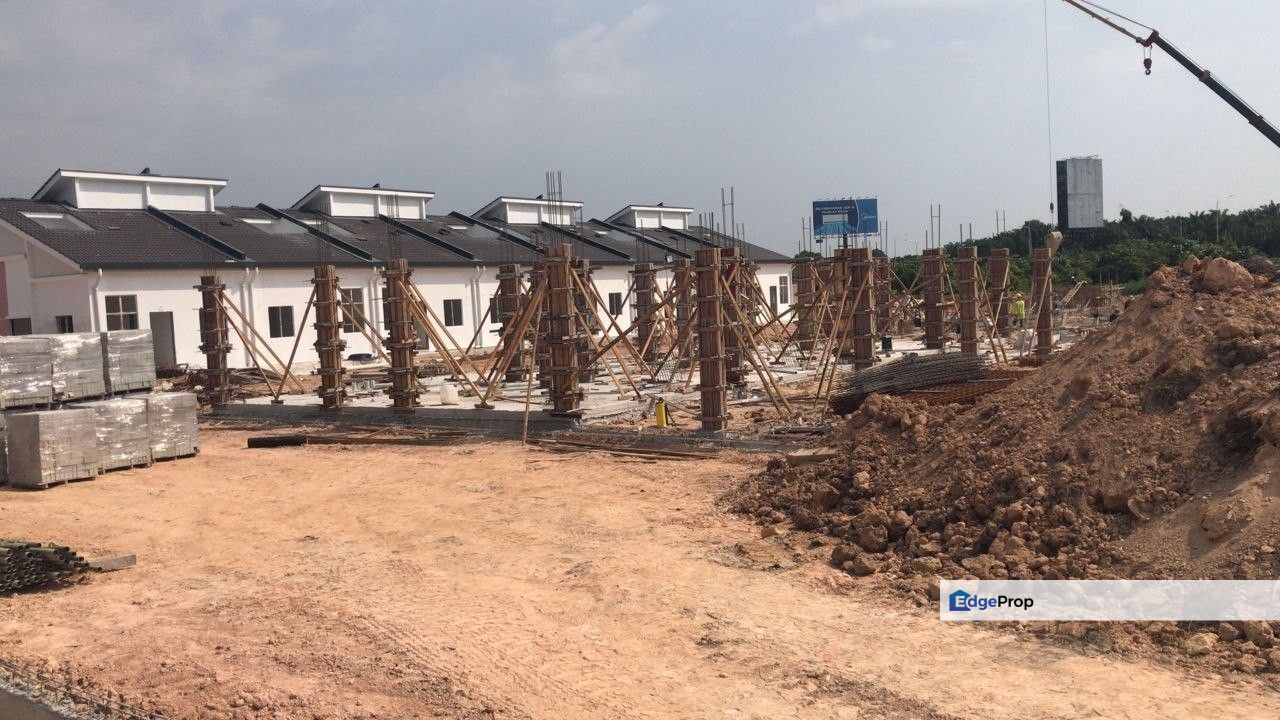 Rumah Teres  Setingkat Moden Baru Di Taman Langat Utama 3, Bkt Changgang Banting, Selangor, Banting