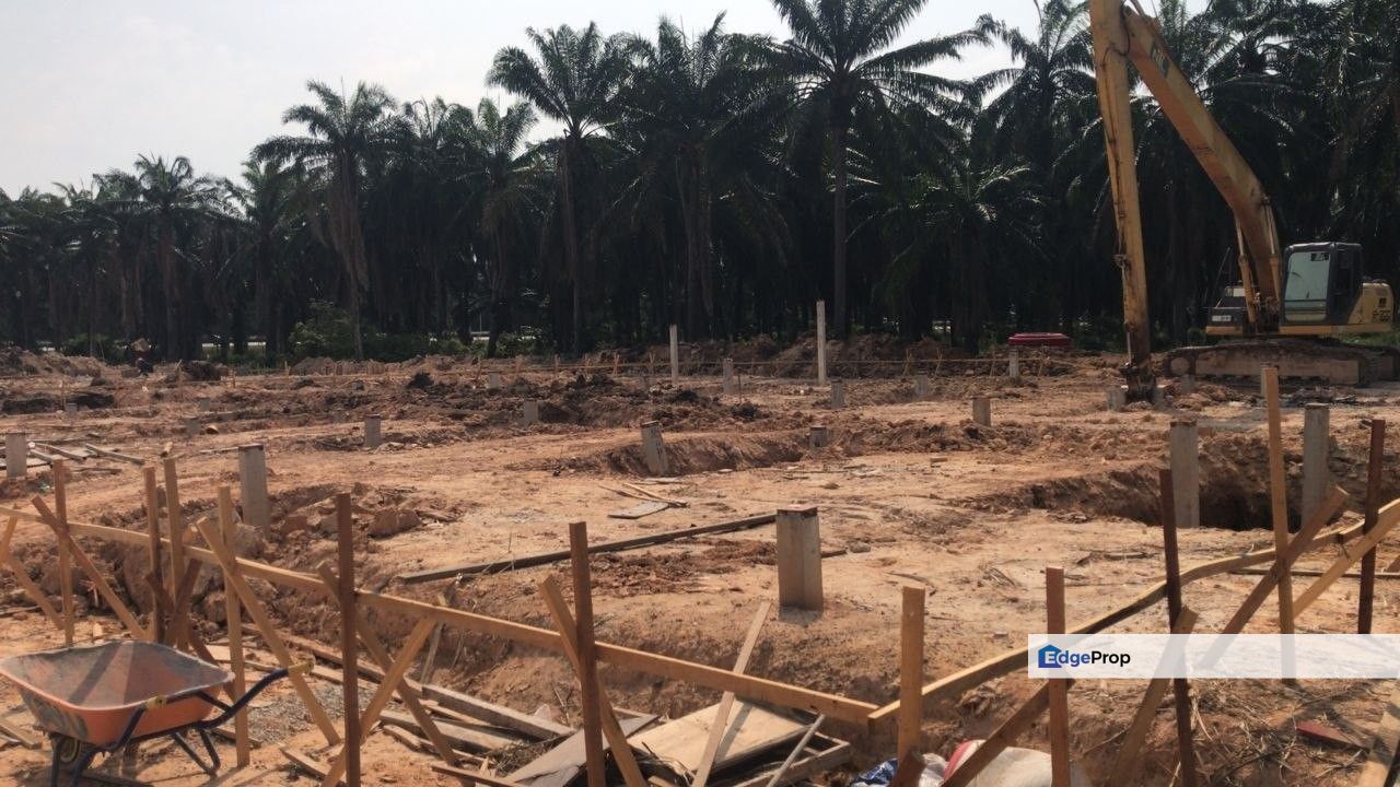 Rumah Teres Dua Tingkat Moden Baru Di Taman Langat Utama 3, Bkt Changgang Banting, Selangor, Banting