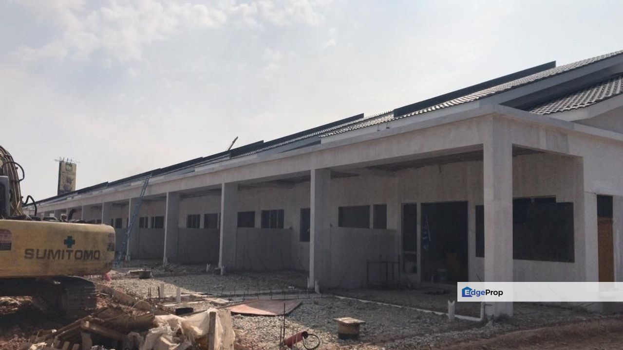 Corner Unit Teres Setingkat Di Taman Langat Utama 3, Bkt Changgang, Banting, Selangor, Banting