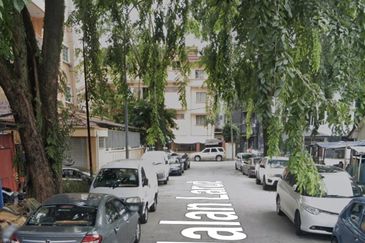 Corner House 5 story for sale 