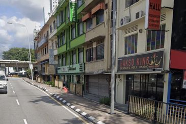 Corner House 5 story for sale 