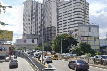 Corner House 5 story for sale 