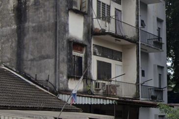 Corner House 5 story for sale 