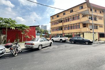 Corner House 5 story for sale 