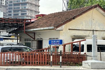 Corner House 5 story for sale 