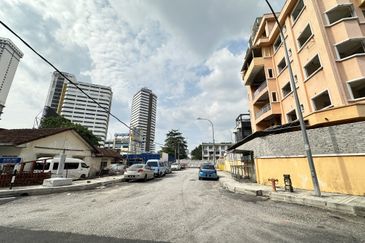 Corner House 5 story for sale 