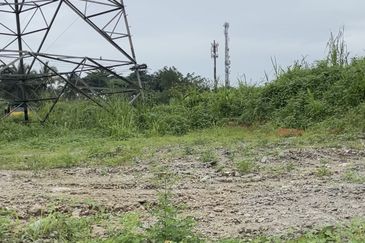 Rawang 2km away from aeon and beside Rawang toll 