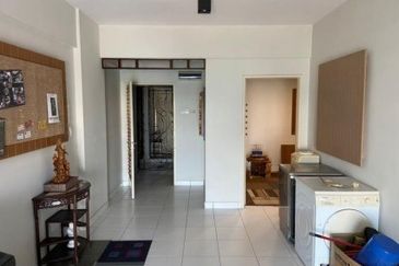 First Residence (Residensi Unggul)