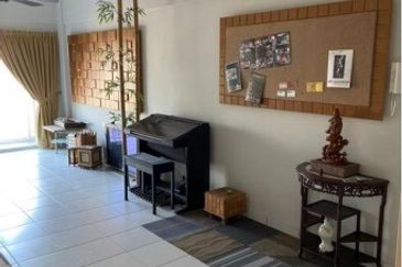 First Residence (Residensi Unggul)