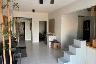 First Residence (Residensi Unggul)