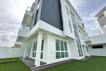 Bayu Damansara Gated Guarded Freehold Semi D For Sale