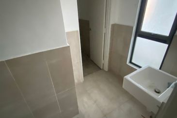 Enesta Suite Shop For Sale Intermediate unit / Jinjang Shop / Kepong Shop / Kepong Shop Retail / Pintasan Segambut shop/Enesta Shop/Suite Enesta shop