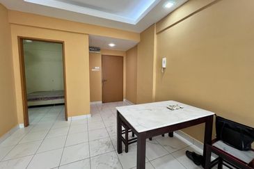 First Residence (Residensi Unggul)