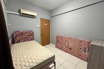 First Residence (Residensi Unggul)