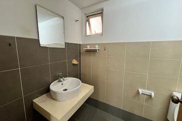 First Residence (Residensi Unggul)