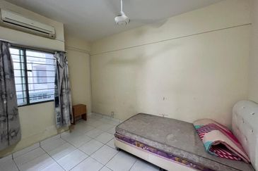 First Residence (Residensi Unggul)