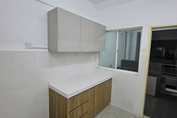 First Residence (Residensi Unggul)