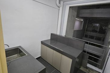 First Residence (Residensi Unggul)