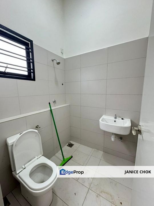 For Rent Double Sty House Rm 2500 @ Taman Jaya Putra, Austin , Johor, Johor Bahru