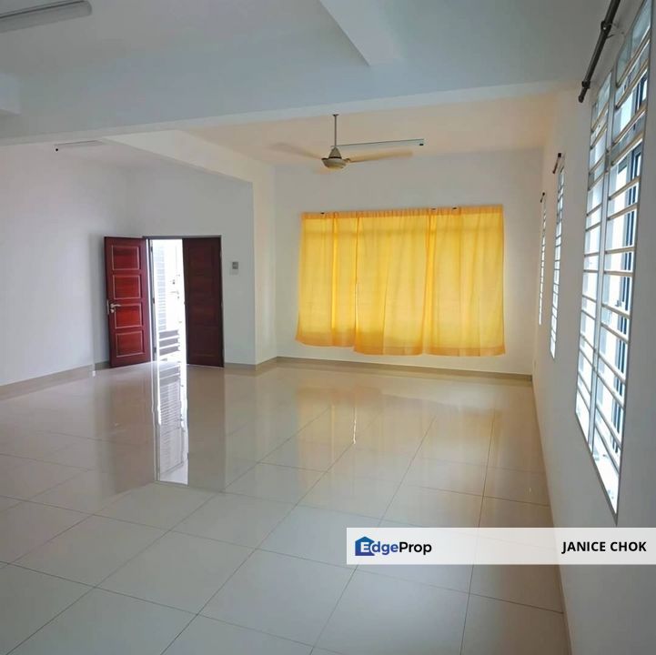 For Rent Double Sty House Rm 1600 @ Taman flora height Seri Alam , Johor, Pasir Gudang
