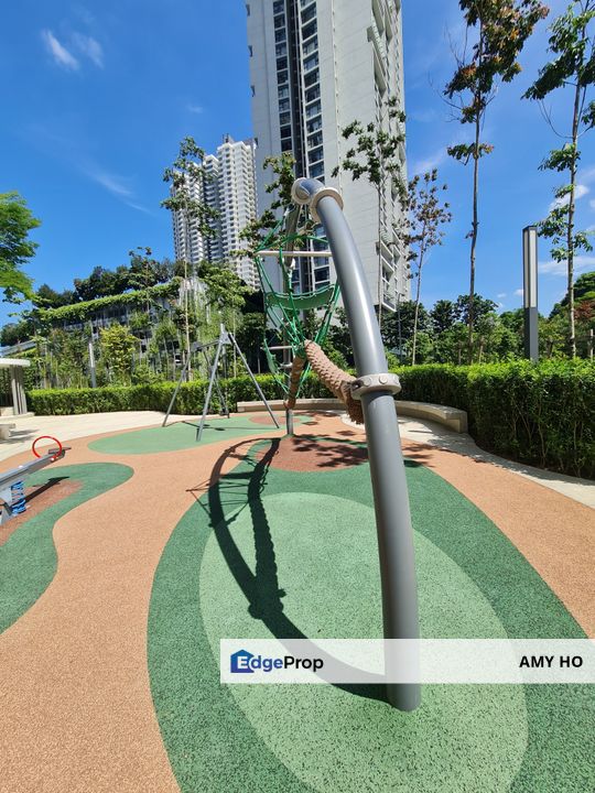 facing garden, unit come with 1 aircond, 4 fans, kitchen cabinet, fridge, washing machine, bedroom sets and 2 water heater vacant now, Kuala Lumpur, Desa Parkcity