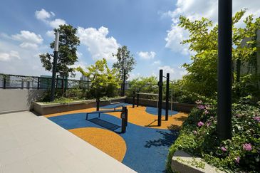 THE PULSE RESIDENCE & THE PULSE