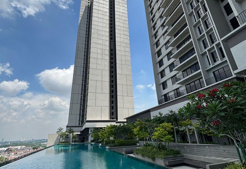 THE PULSE RESIDENCE & THE PULSE