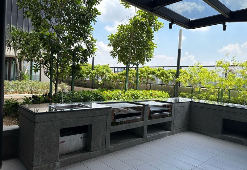 THE PULSE RESIDENCE & THE PULSE