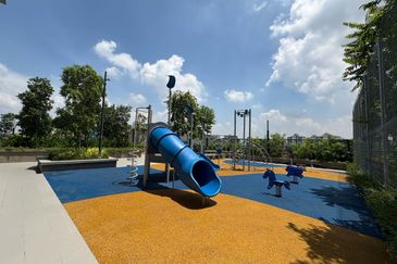 THE PULSE RESIDENCE & THE PULSE