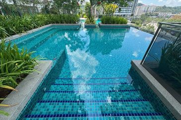 THE PULSE RESIDENCE & THE PULSE