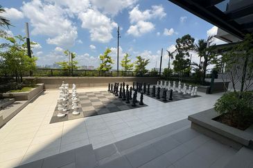 THE PULSE RESIDENCE & THE PULSE