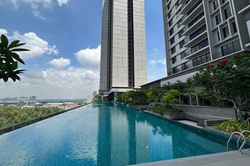 THE PULSE RESIDENCE & THE PULSE