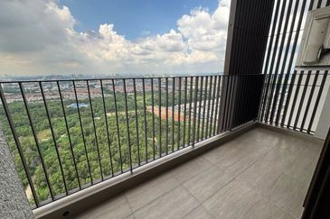 THE PULSE RESIDENCE & THE PULSE