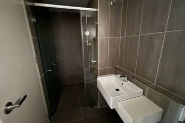 THE PULSE RESIDENCE & THE PULSE