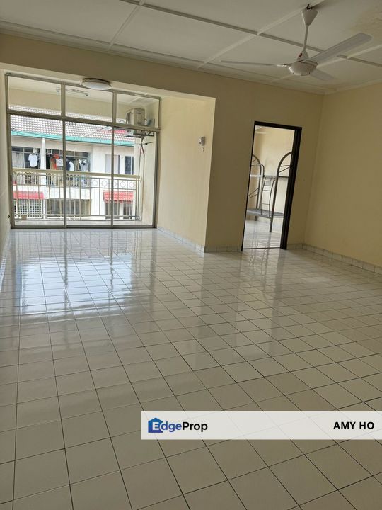 Ixora Apartment welcome foreign worker unit come with bed rack vacant now call to believe 3 rooms 2 bathrooms 980sf 1 parking RM2100 only, Kuala Lumpur, Pudu