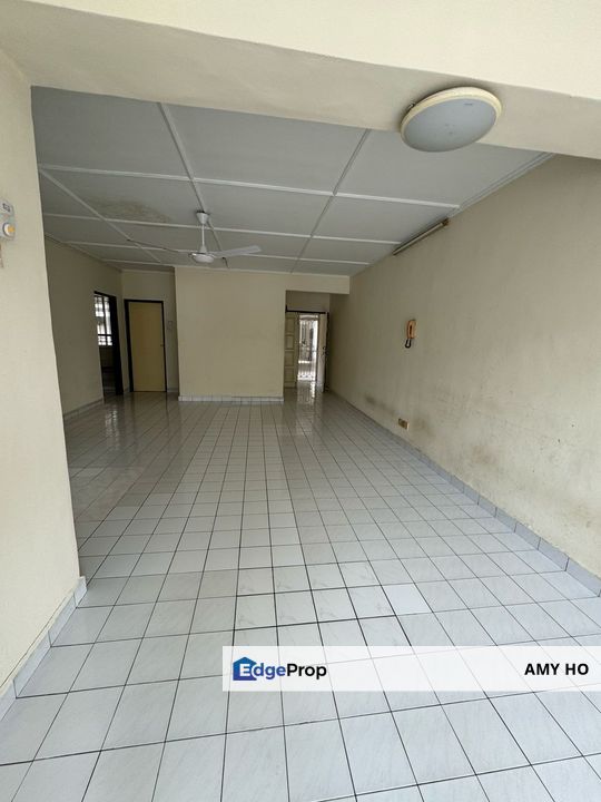 Ixora Apartment welcome foreign worker unit come with bed rack vacant now call to believe 3 rooms 2 bathrooms 980sf 1 parking RM2100 only, Kuala Lumpur, Pudu