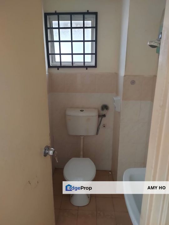 Vacant now ready to move in now unit come with one carpark well kept, Selangor, Damansara Perdana