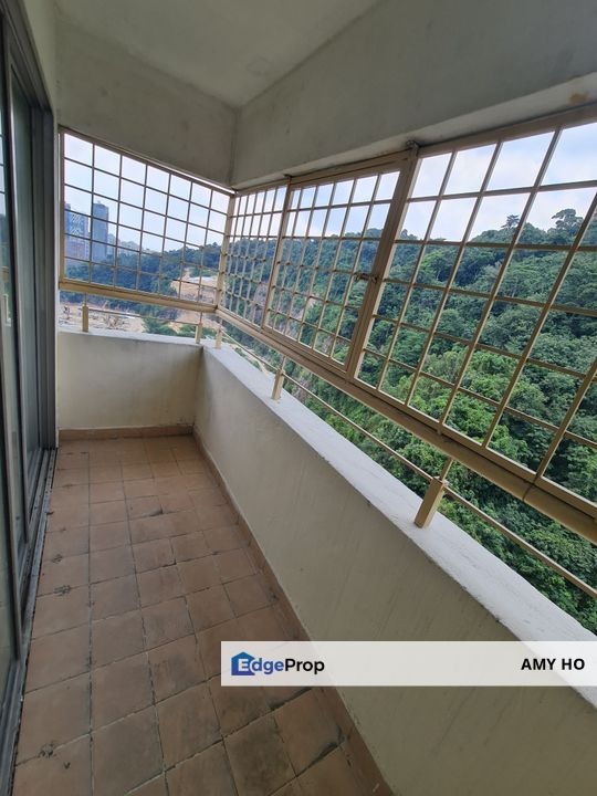 Corner lot suitable for company renting use unit come with double decker and fridge, Selangor, Damansara Perdana