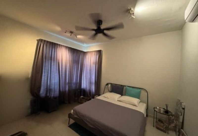 Royal Regent Sri Putramas III