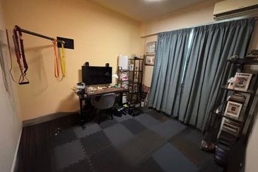 Royal Regent Sri Putramas III