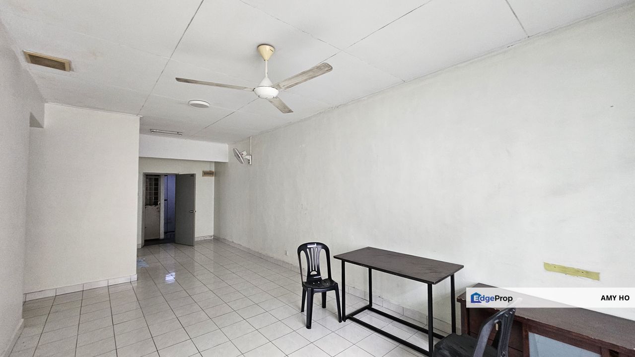 Taman Pusat kepong shop apartment topfloor level 3, Kuala Lumpur, Kepong