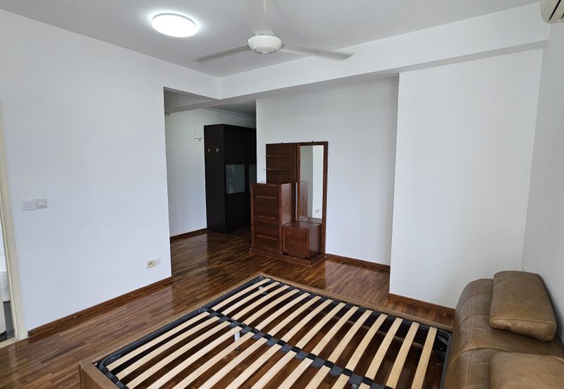 Rivercity Condominium