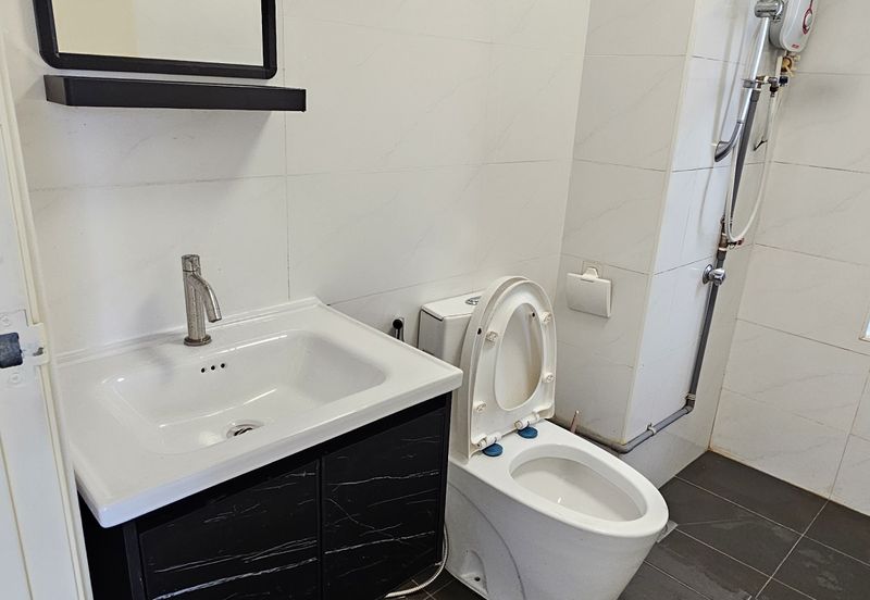 Rivercity Condominium