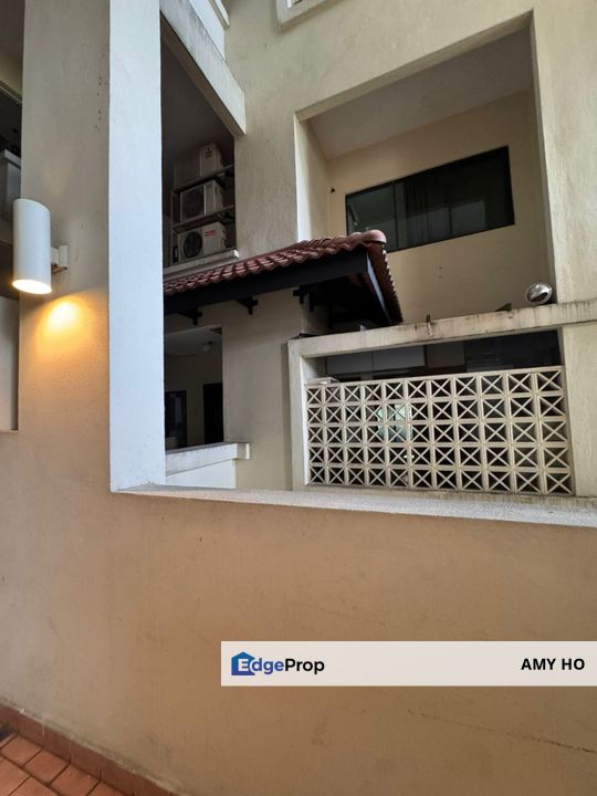 Limited can fit 3 car parks unit, tip top condition well maintained facing pool view, Selangor, Damansara Damai