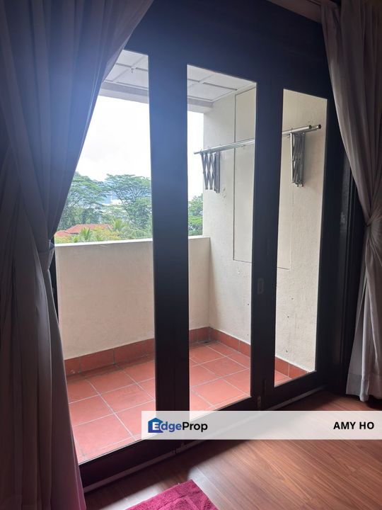 Limited can fit 3 car parks unit, tip top condition well maintained facing pool view, Selangor, Damansara Damai